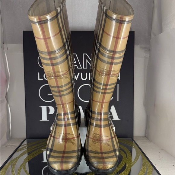 Burberry Tan Plaid Winter & Rain Boots - Picture 4 of 11